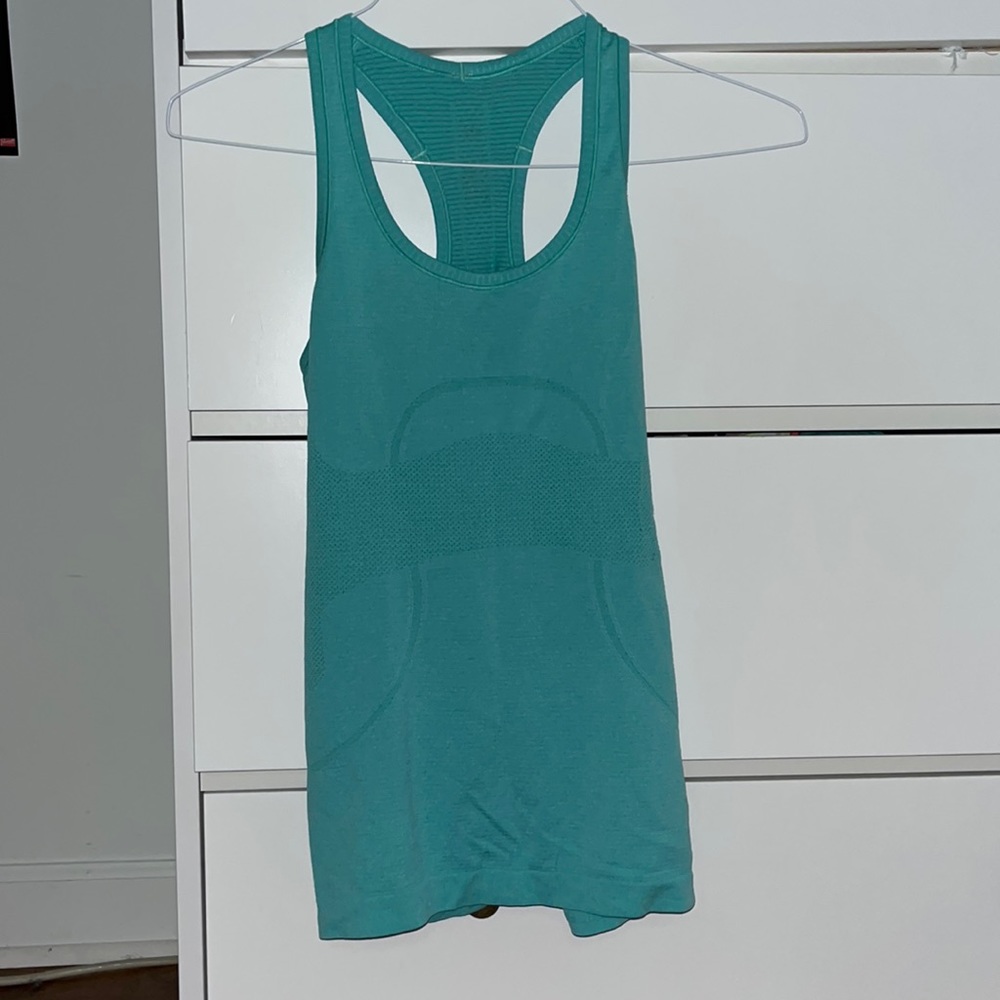 Teal Lululemon tank top, so cute 💕💕